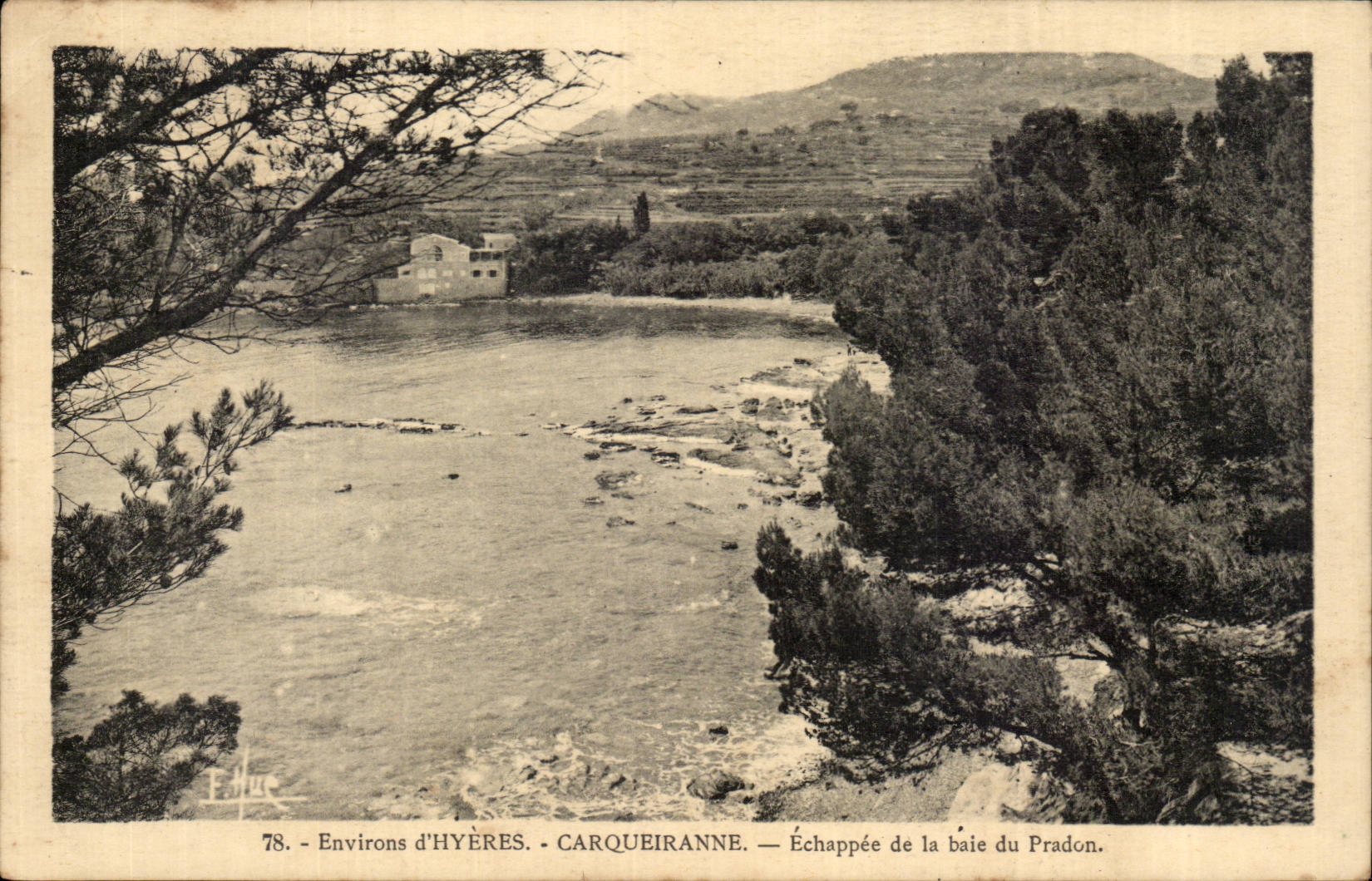 Environs d'Hyeres CPA Carqueiranne Echappee de la baie du Pradon