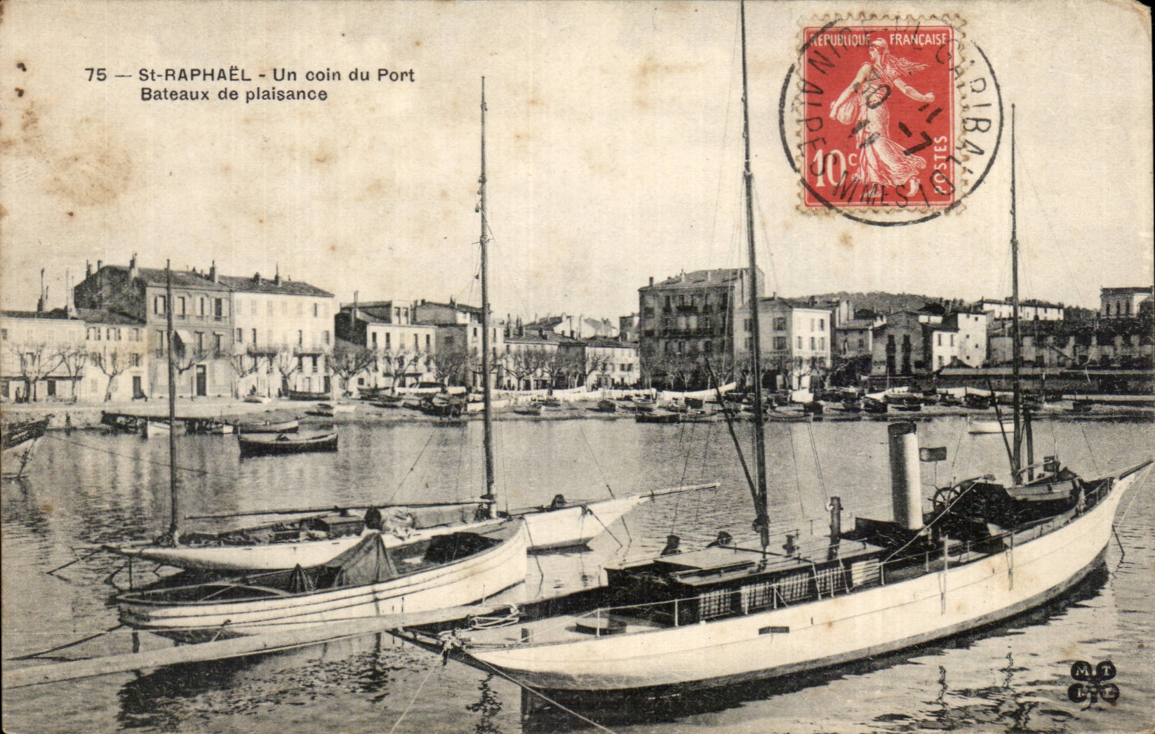 Saint Raphael CPA Un coin du port (bateaux)