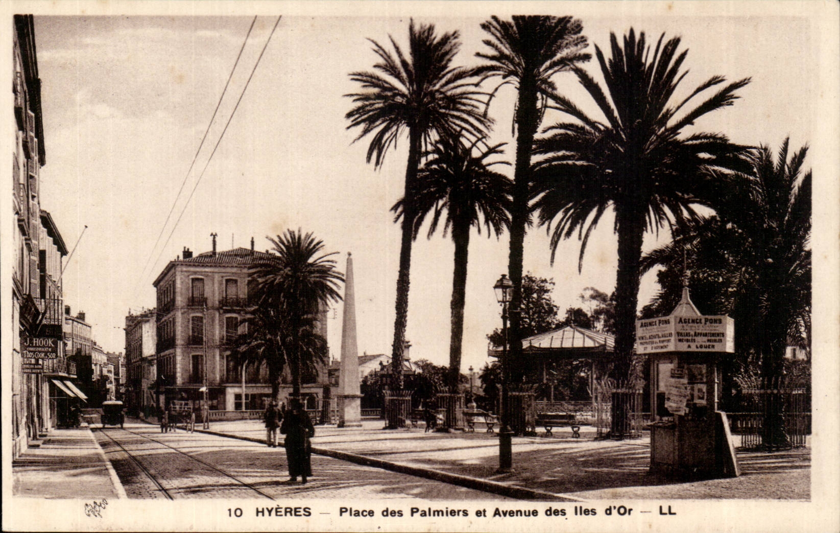 Hyères — Place des Palmiers et Avenue des Îles d'Or — LL