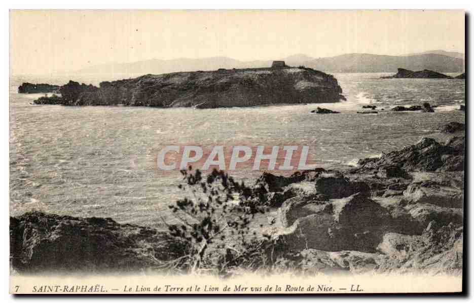 Saint Raphael CPA le lion de terre et le lion de mer vus de la route de Nice
