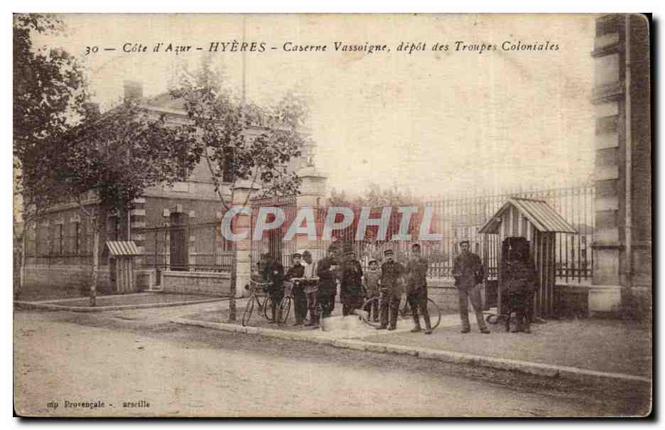 Hyères - Caserne Vassoigne, dépôt des Troupes Coloniales — Éditeur : Provençale, n° 30