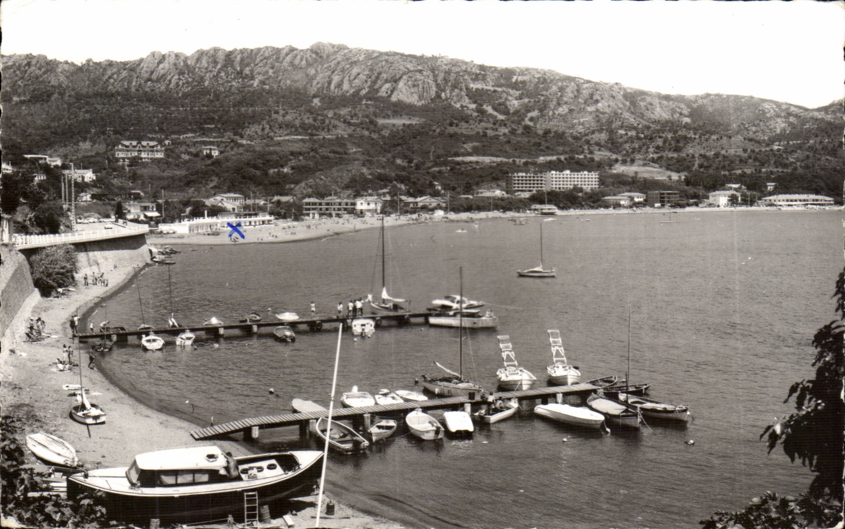 Agay CPM Le bord de mer et l'esterel