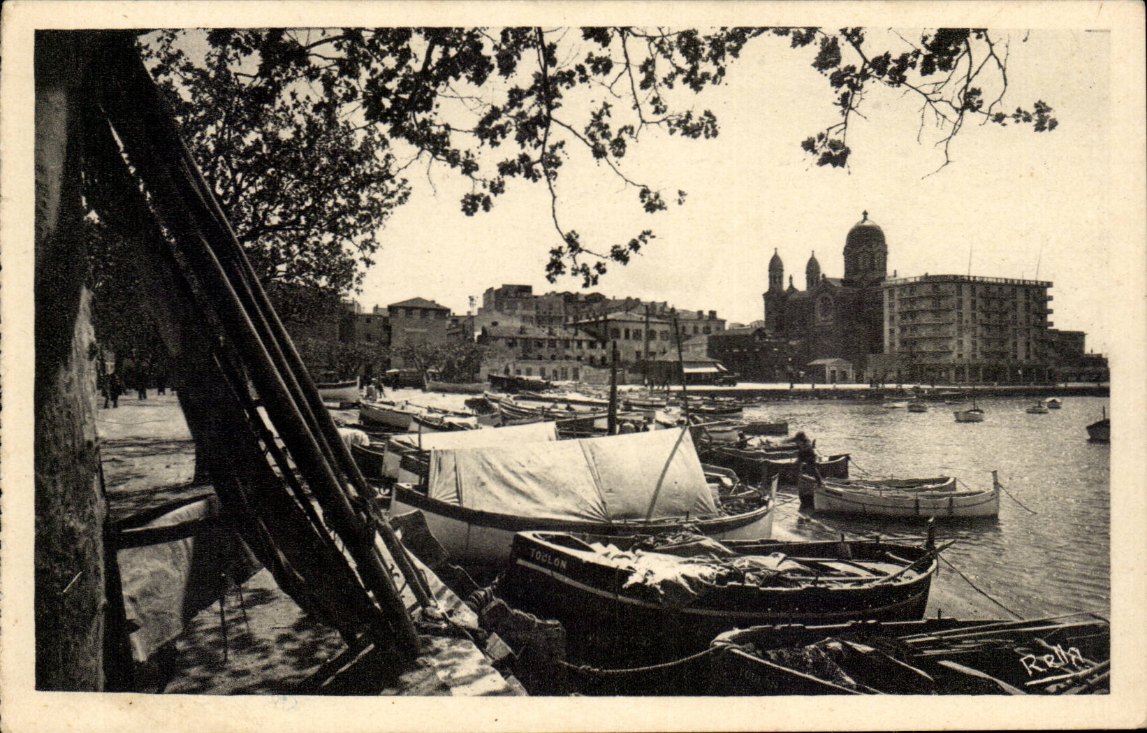 Toulon — Vue du port avec église — R. Riba