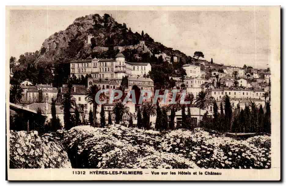 Hyères-les-Palmiers — Vue sur les Hôtels et le Château — 11312