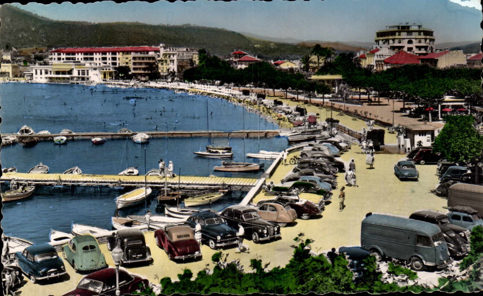 CPM Sainte Maxime sur Mer le port et la plage