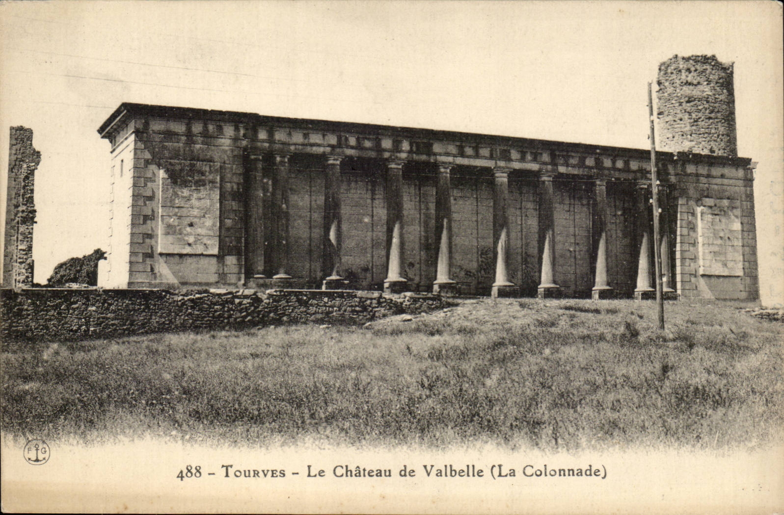 Tourves CPA Le chateau de Valbelle (la colonnade)