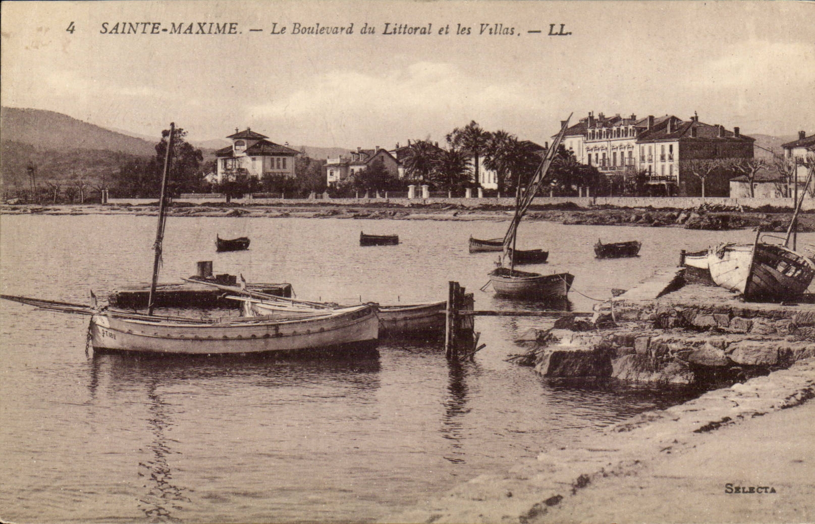 CPA Ste maxime Le boulevard du littoral et les villas