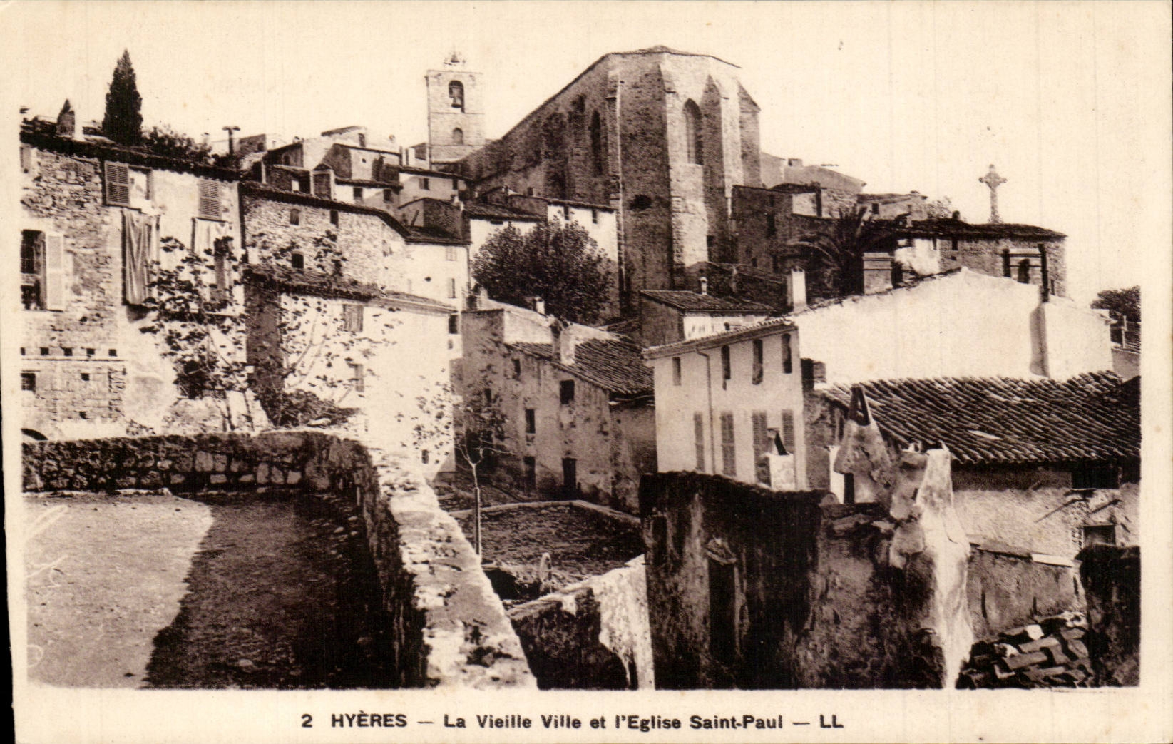 Hyeres - La Vieille Ville et l'Eglise Saint Paul - CPA 