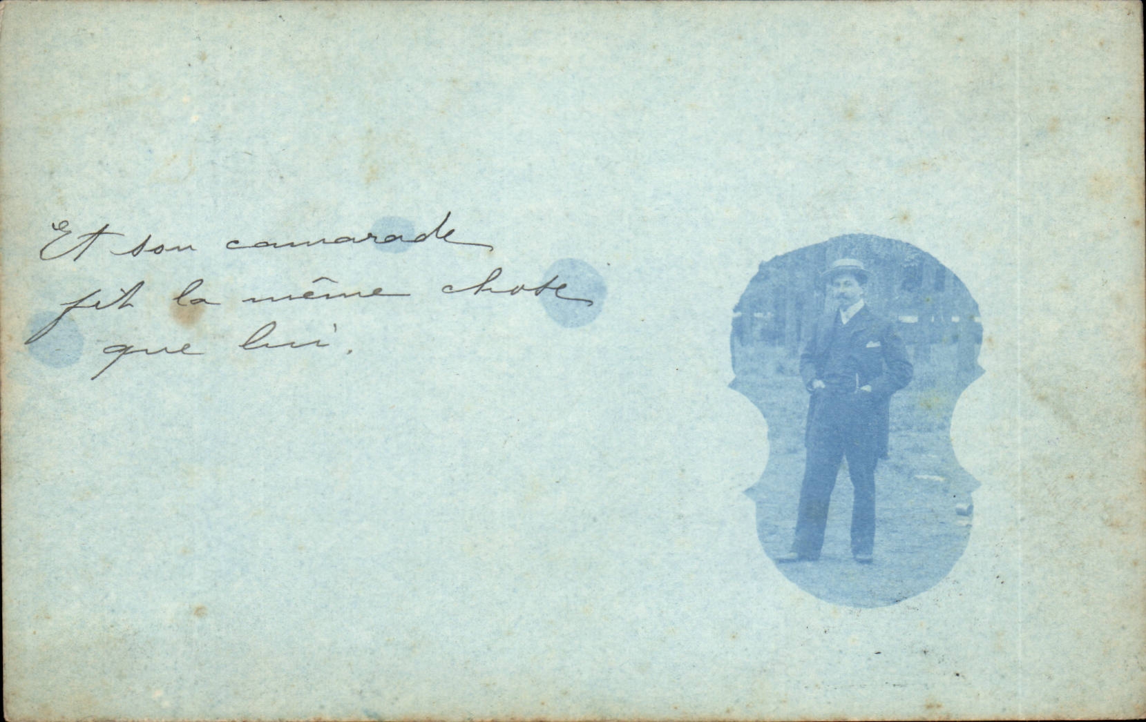 Homme en costume — photo en négatif bleu — éditeur Manjon Paris, n° 214