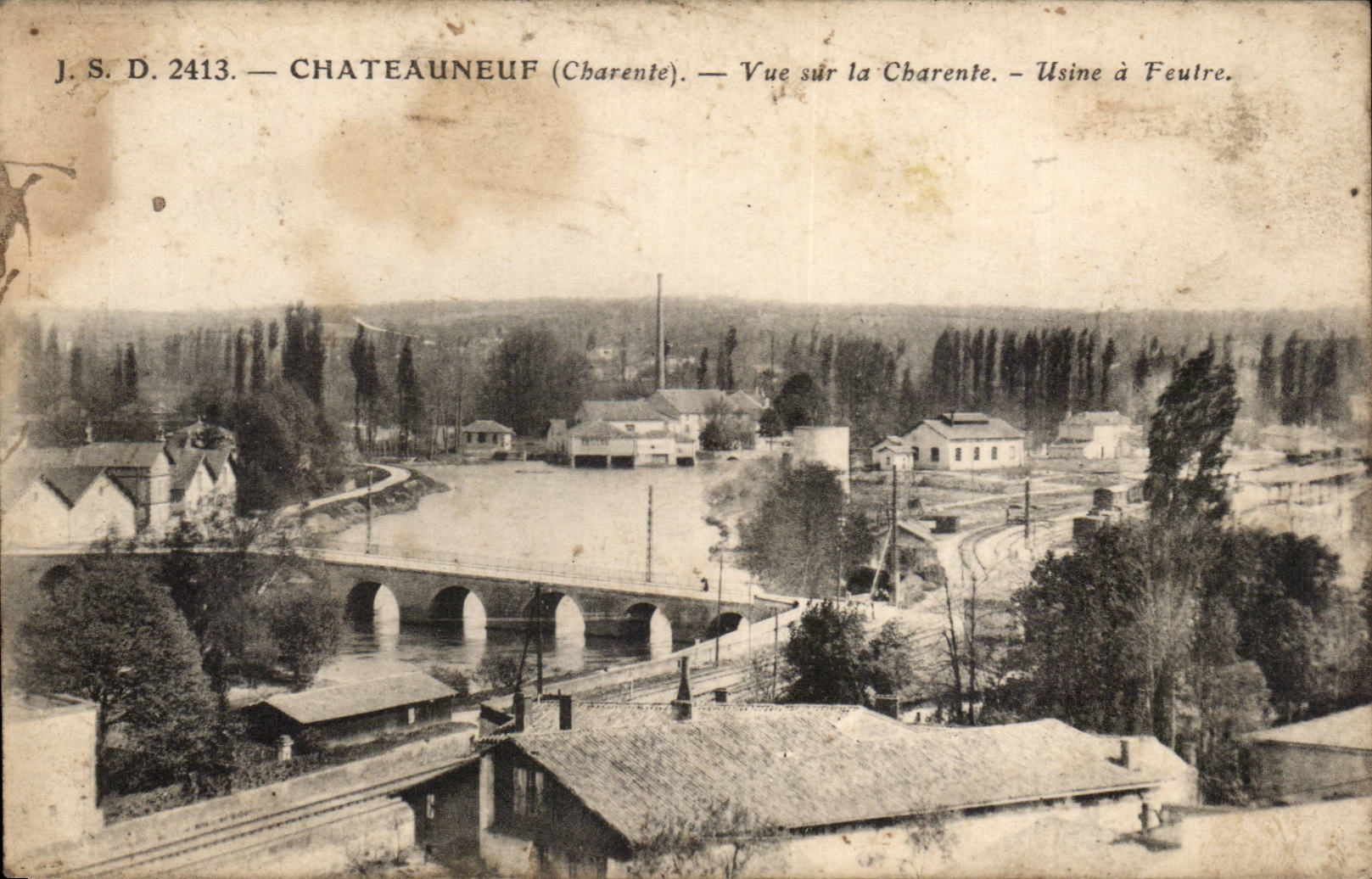 Chateauneuf - Vue sur la Charente - Usine a Feutre - CPA 