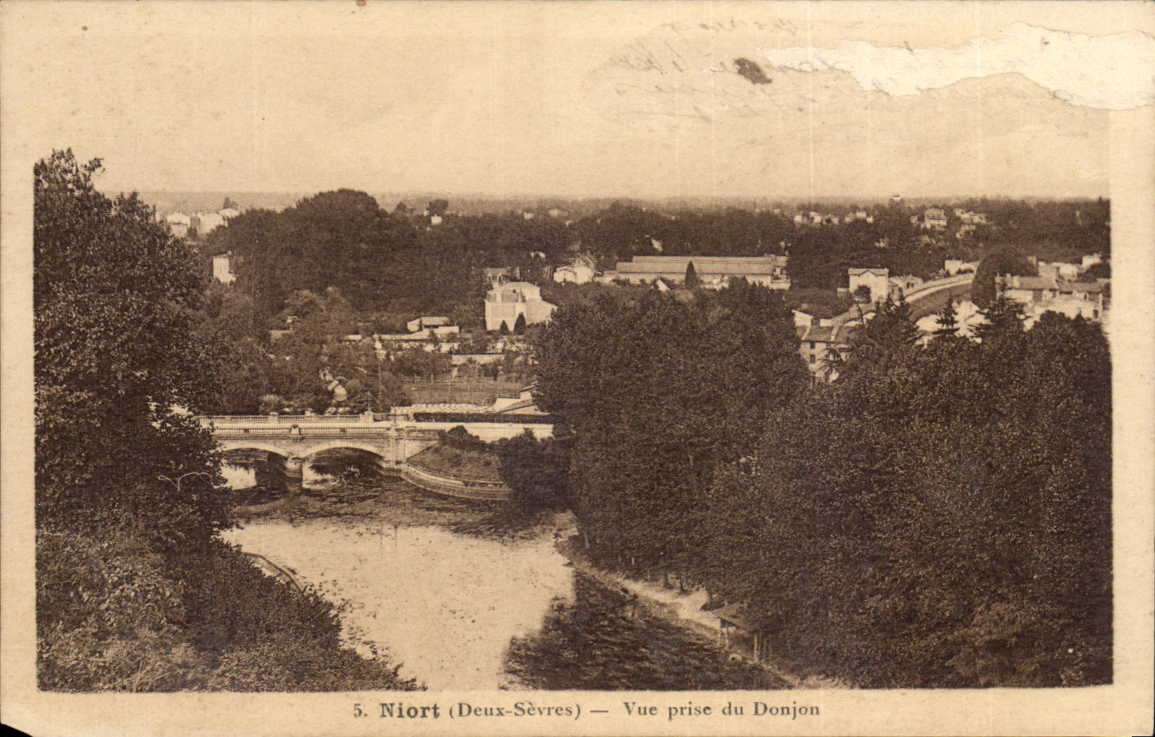 Niort (Deux-Sèvres) — Vue prise du Donjon