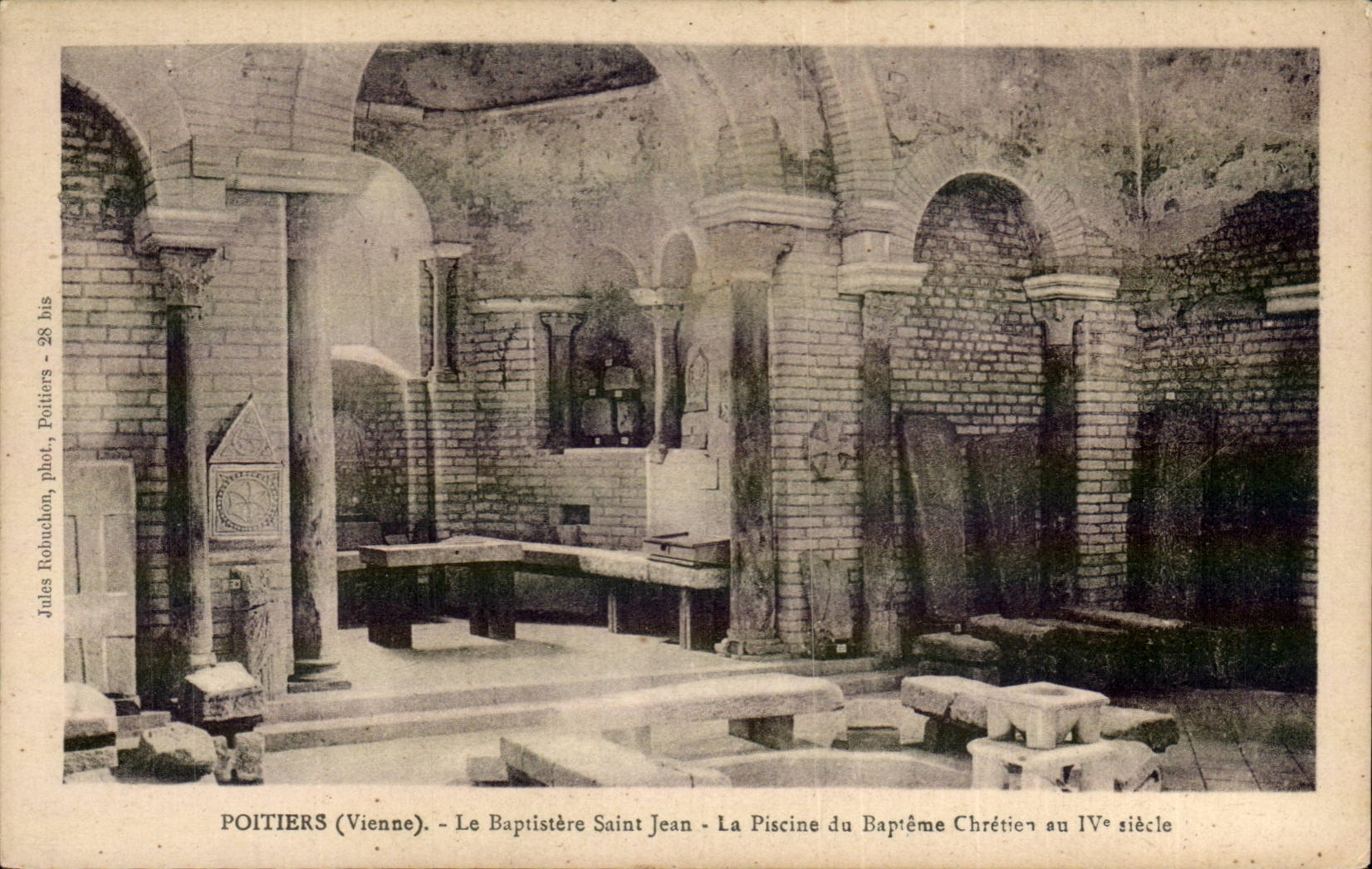 Poitiers (Vienne) - Le Baptistère Saint Jean - La Piscine du Baptême Chrétien au IVe siècle