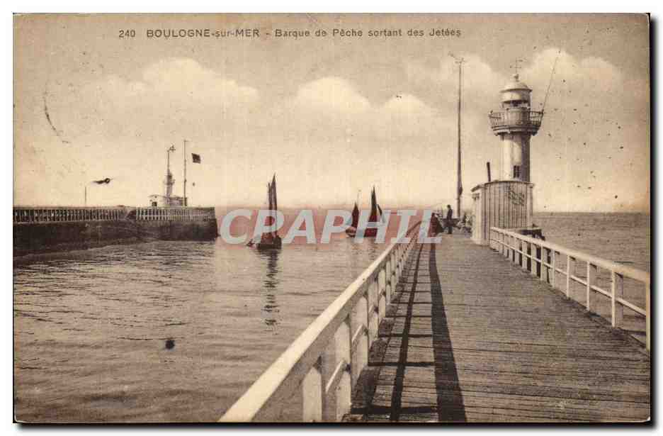 BOULOGNE-sur-MER — Fischboot, das die Docks verlässt — Verlag Monneyeur, Nr. 240
