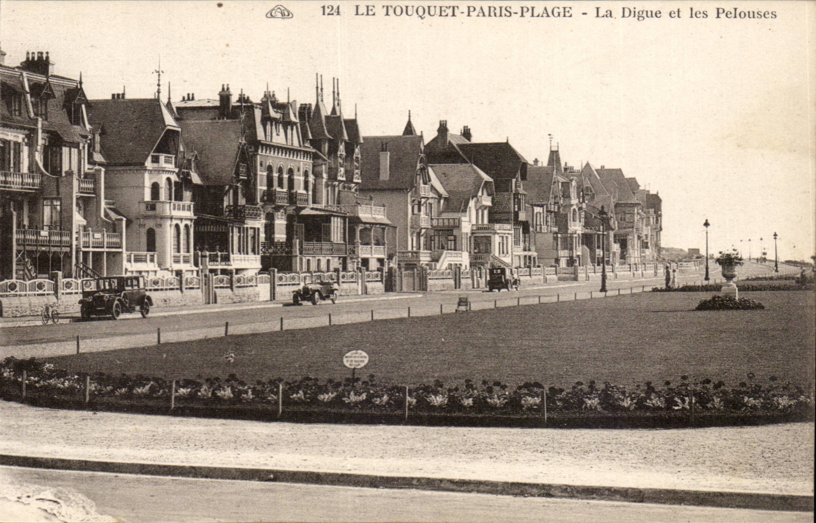 Le Touquet-Paris-Plage — La Digue et les Pelouses — CPA n°124