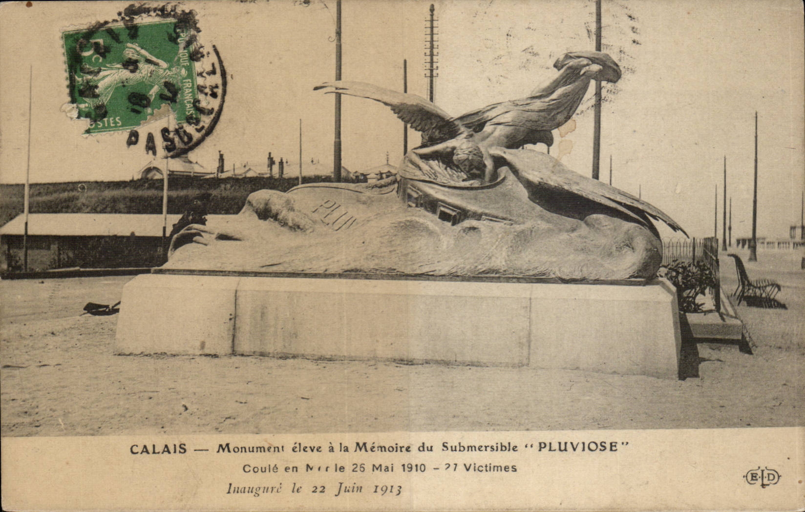 Calais - Monument eleve a la Memoire du Submersible Pluviose - CPA 