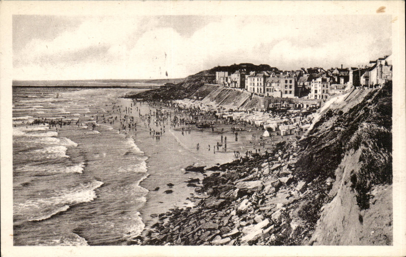 Le Portel - La Plage et les Falaises - CPA 
