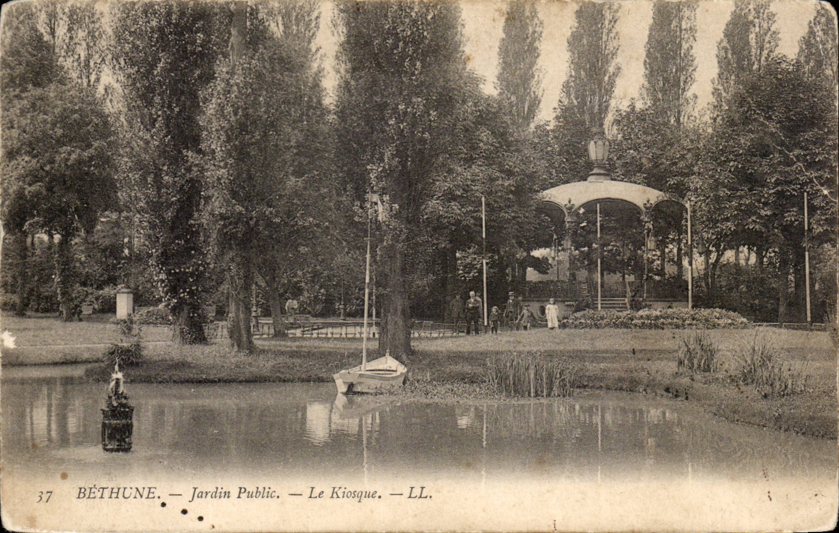Bethune - Jardin Public - Le Kiosque - bateau - CPA 