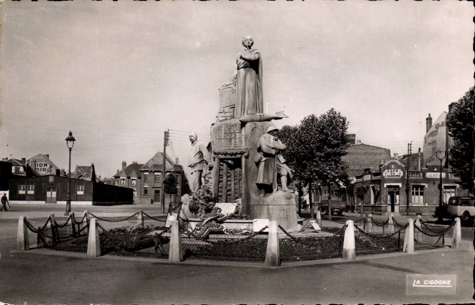 Lens - Le Monument aux Morts CPA 