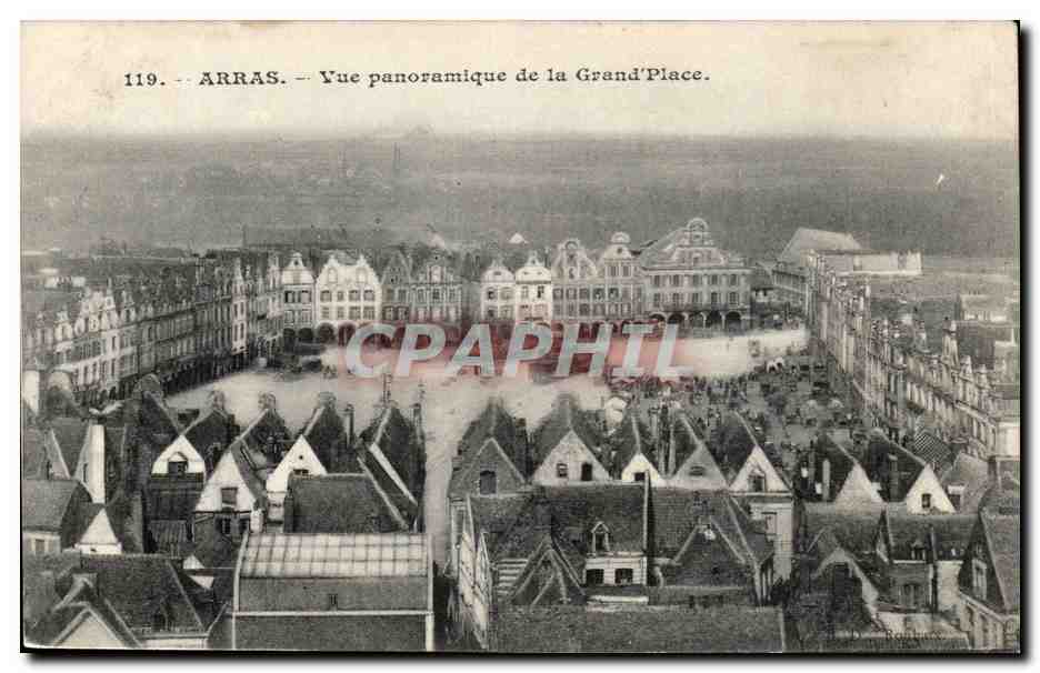 Arras — Vue panoramique de la Grand'Place — édition CPAPHIL n°119
