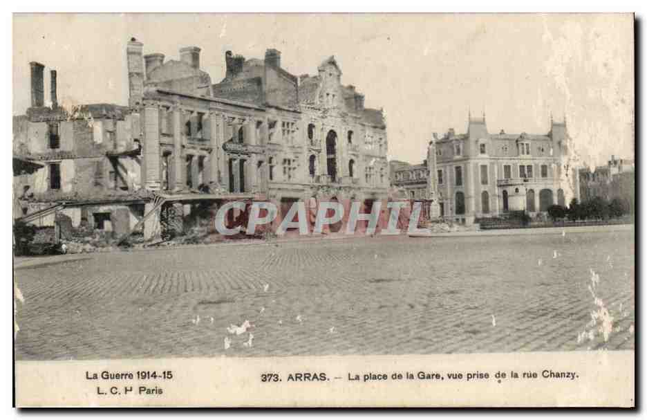 Arras - La Place de la Gare - vue prise de la rue Chanzy - CPA 