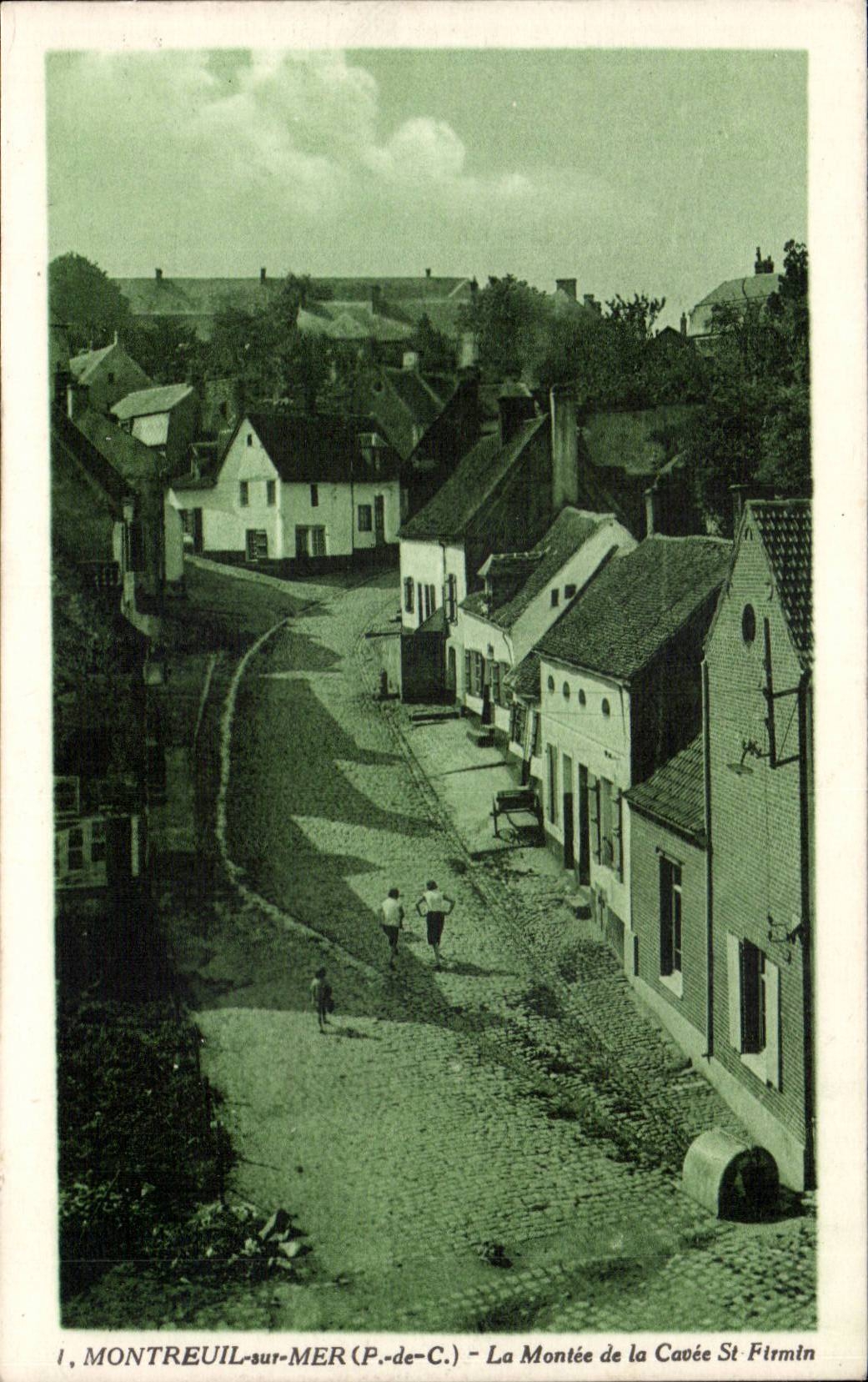 Montreuil sur Mer - La Montee de la Cavee St Firmin - CPA 