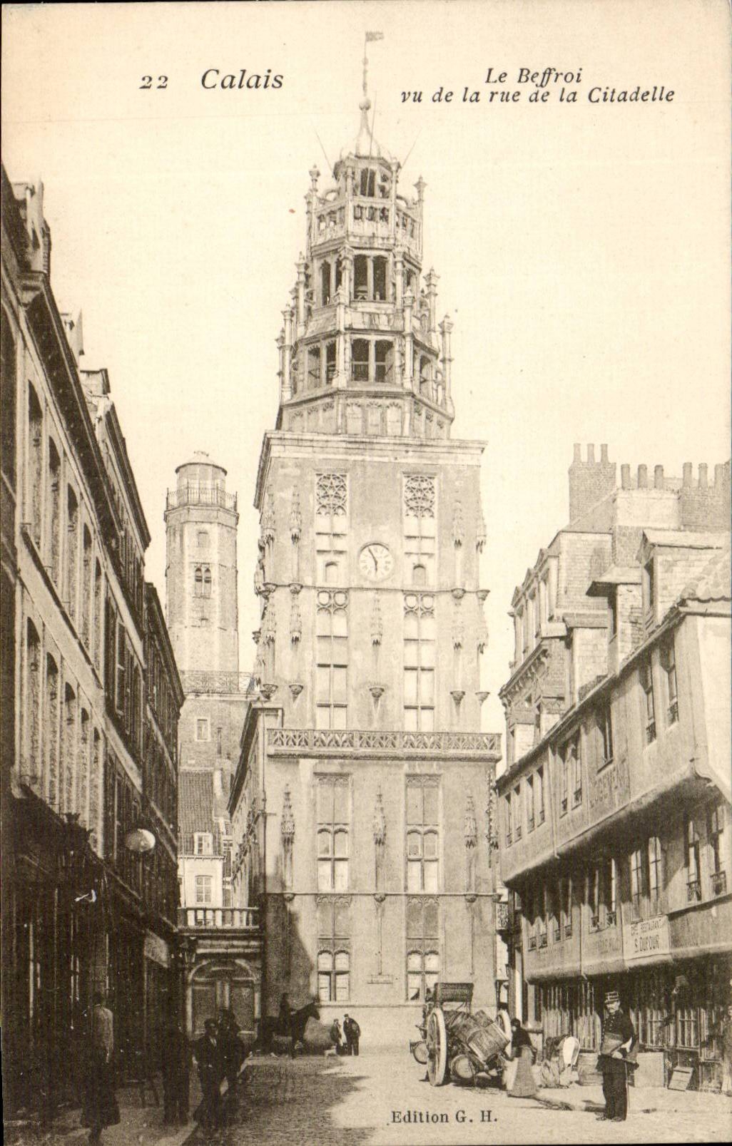 Calais - Le Beffroi vu de la Rue et la Citadelle CPA 