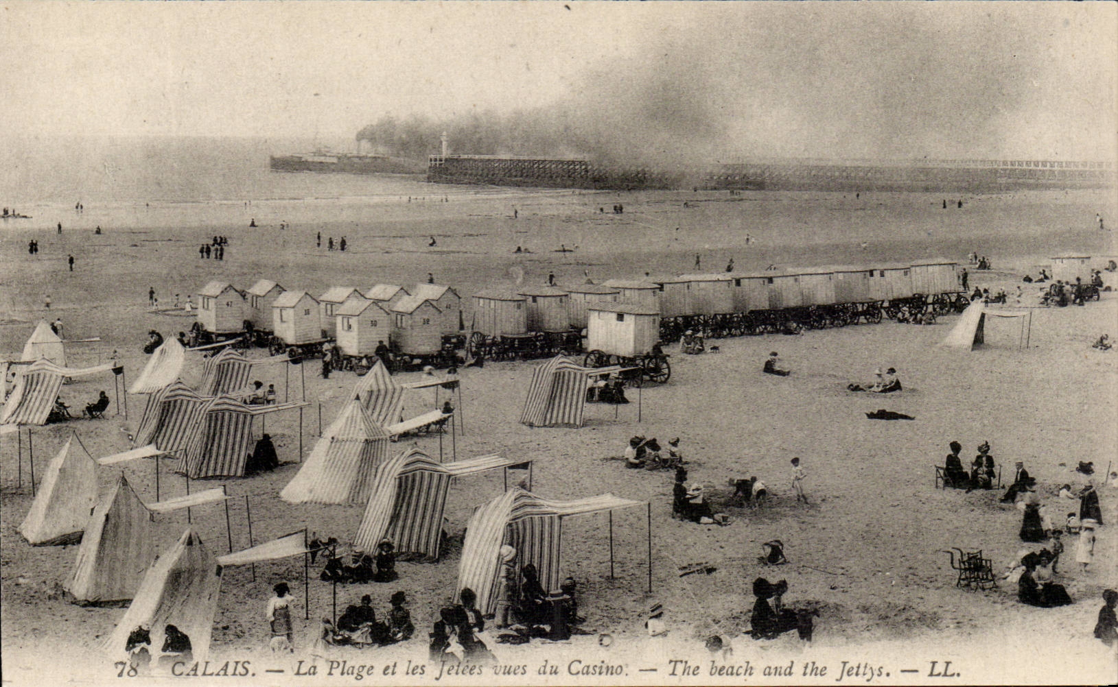 Calais - La Plage et les Jetees vues du Casino CPA 
