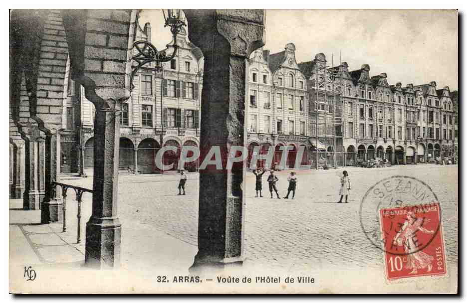 Arras - Voute de l'Hotel de Ville - Enfants - CPA 