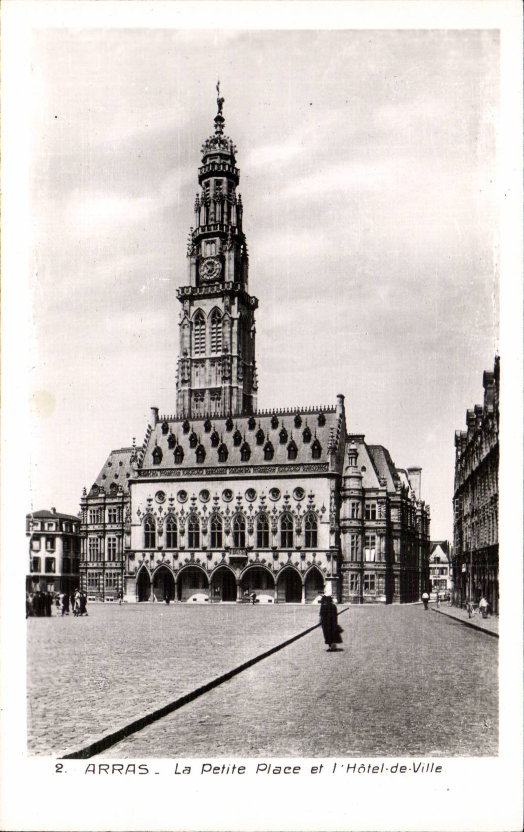 Arras - La Petite Place et l'Hôtel-de-Ville