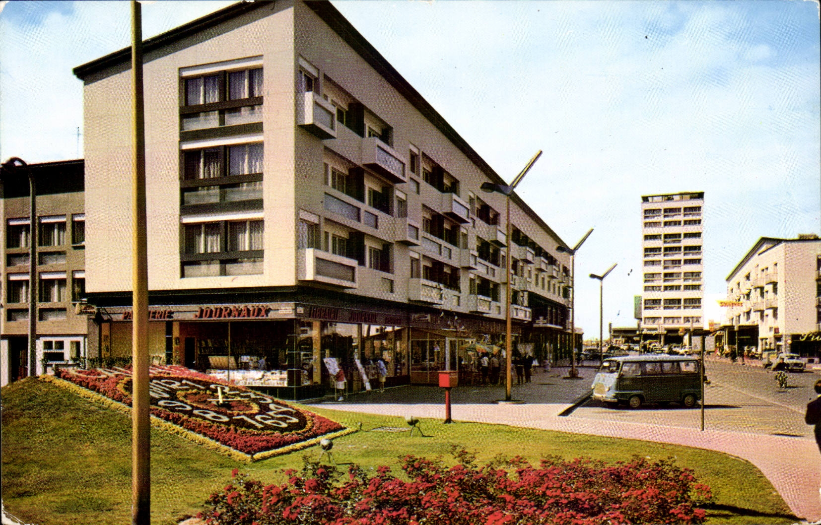 Calais - L'Horloge Florale et la Place d'Armes CPA 