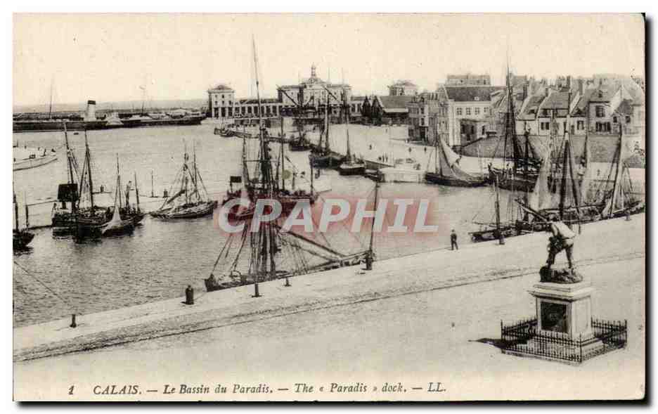 Calais - Le Bassin du Paradis - docks - bateau - boat CPA 