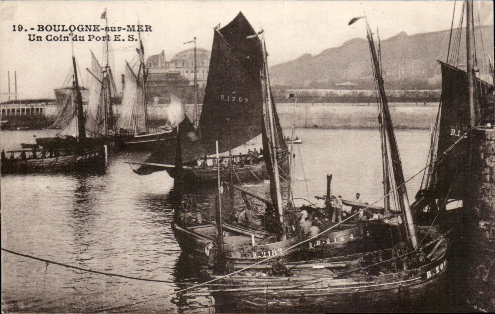 Boulogne-sur-Mer — Un Coin du Port E.S. — Stevomard, édit. Boulogne-sur-Mer