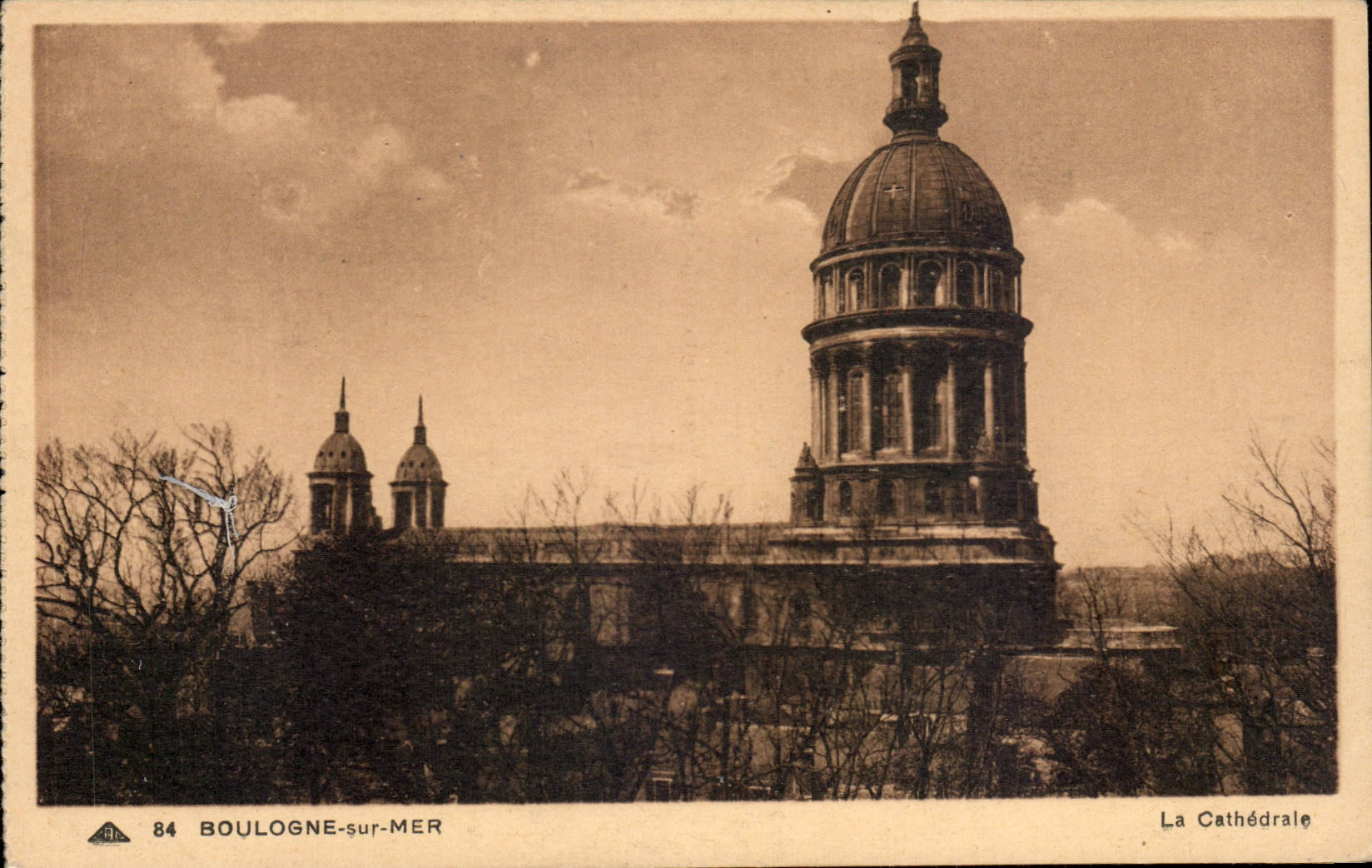 Boulogne-sur-Mer — La Cathédrale — éditeur CPAPHIL