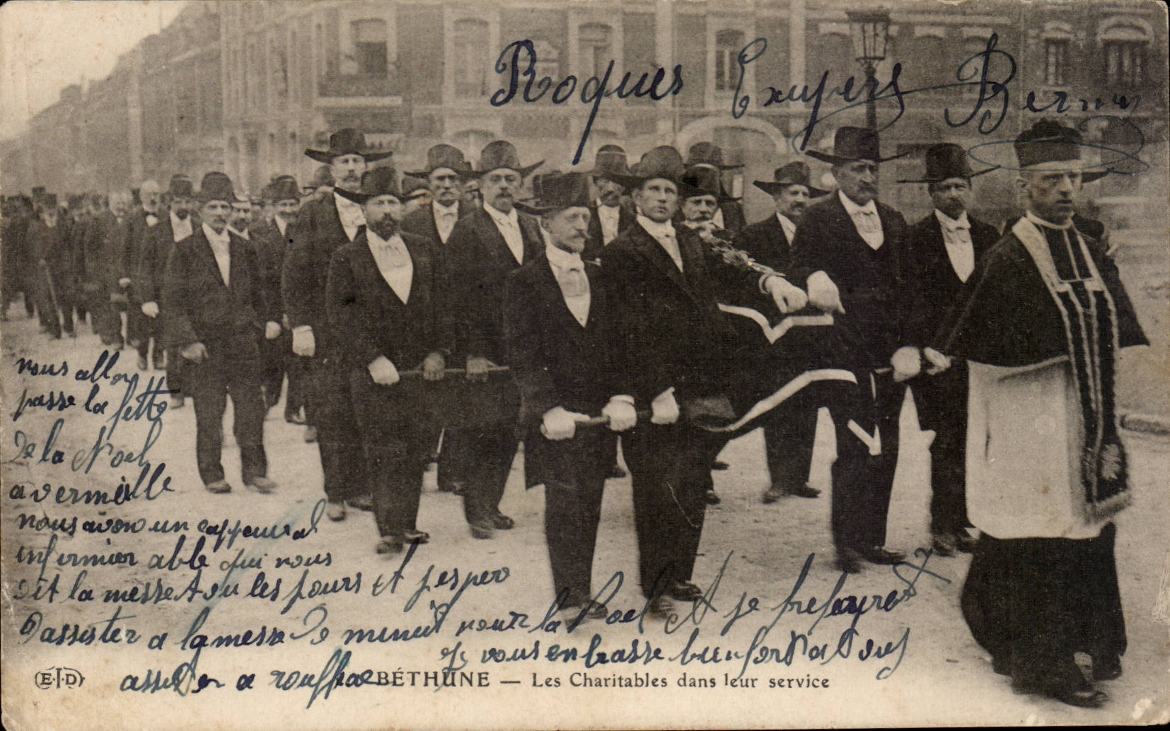 Bethune - Les Charitables dans leur service CPA (confrerie cree pendant la Peste Plague) TOP