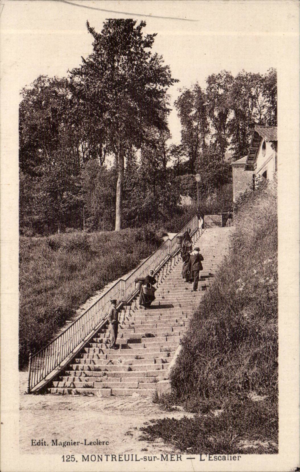 Montreuil sur Mer - L'Escalier CPA 