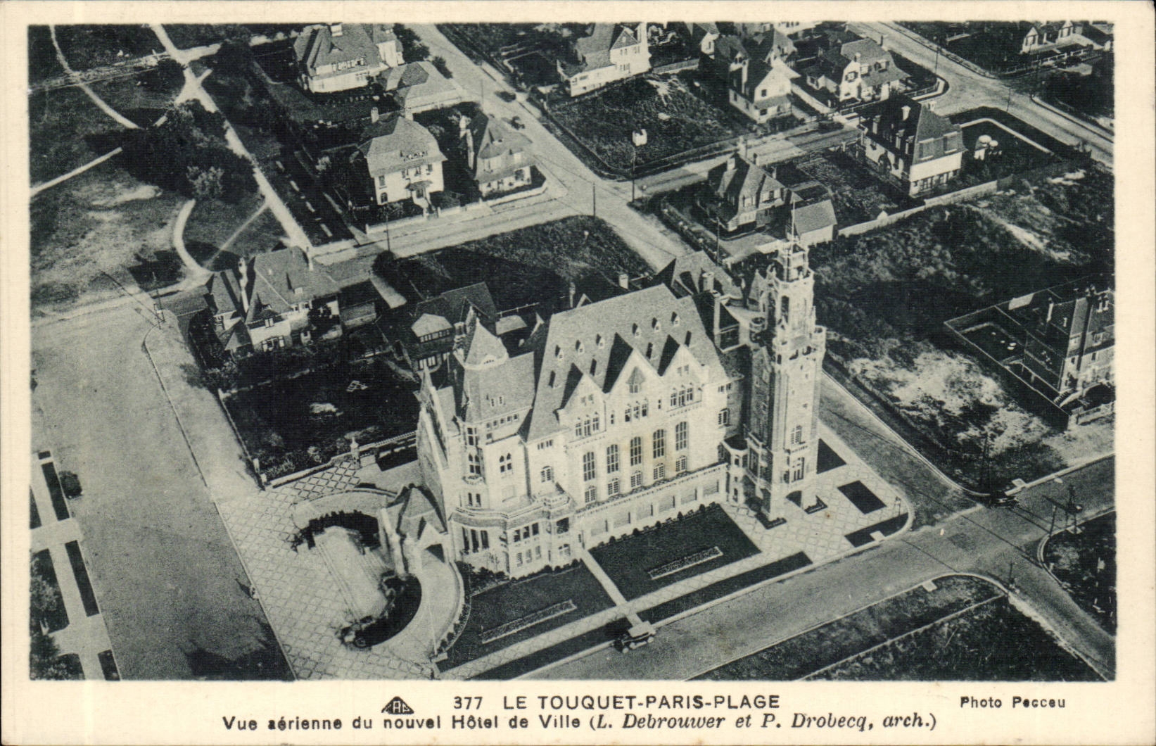 Le Touquet-Paris-Plage — Vue aérienne du nouvel Hôtel de Ville — Photo Pecceu