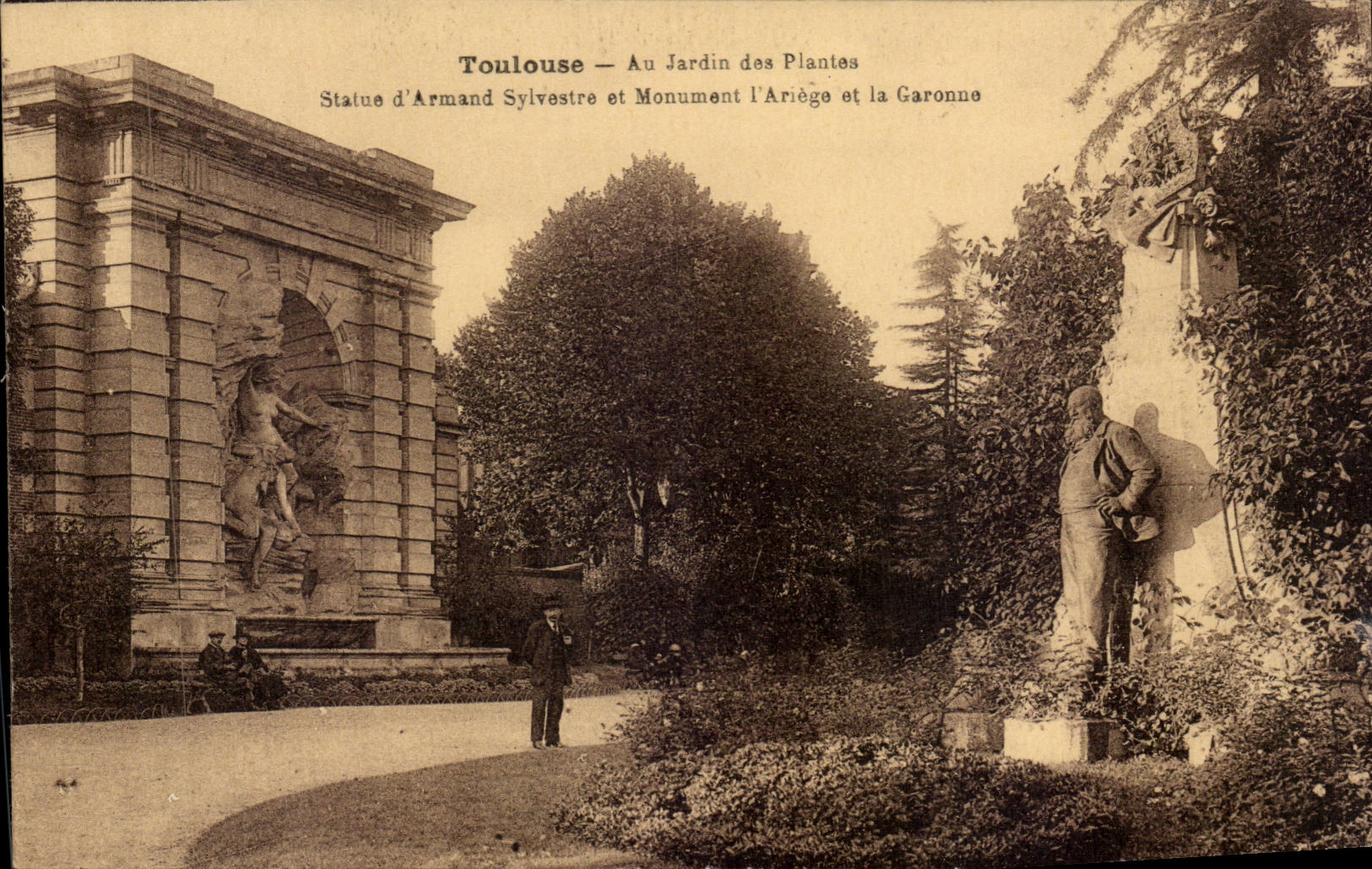 Toulouse — Au Jardin des Plantes — Statue d'Armand Sylvestre et Monument l'Ariège et la Garonne