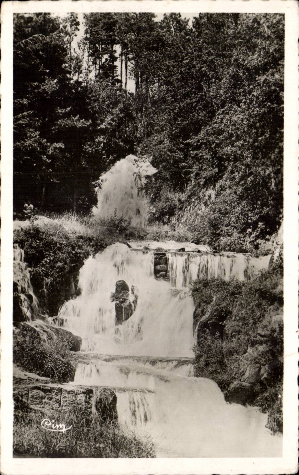 Cascade dans le Parc près Revel — ST-FERRÉOL (Hte-Gar.) — Photographie Véritable