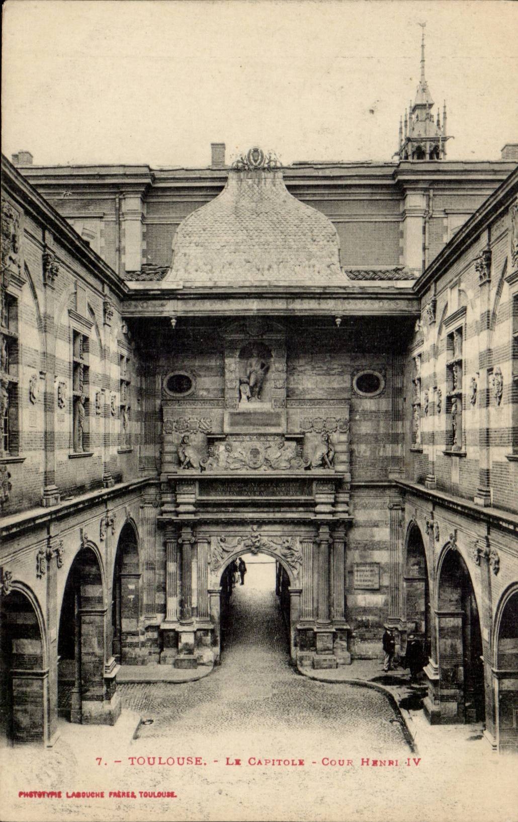Toulouse - Le Capitole - Cour Henri IV - CPA 