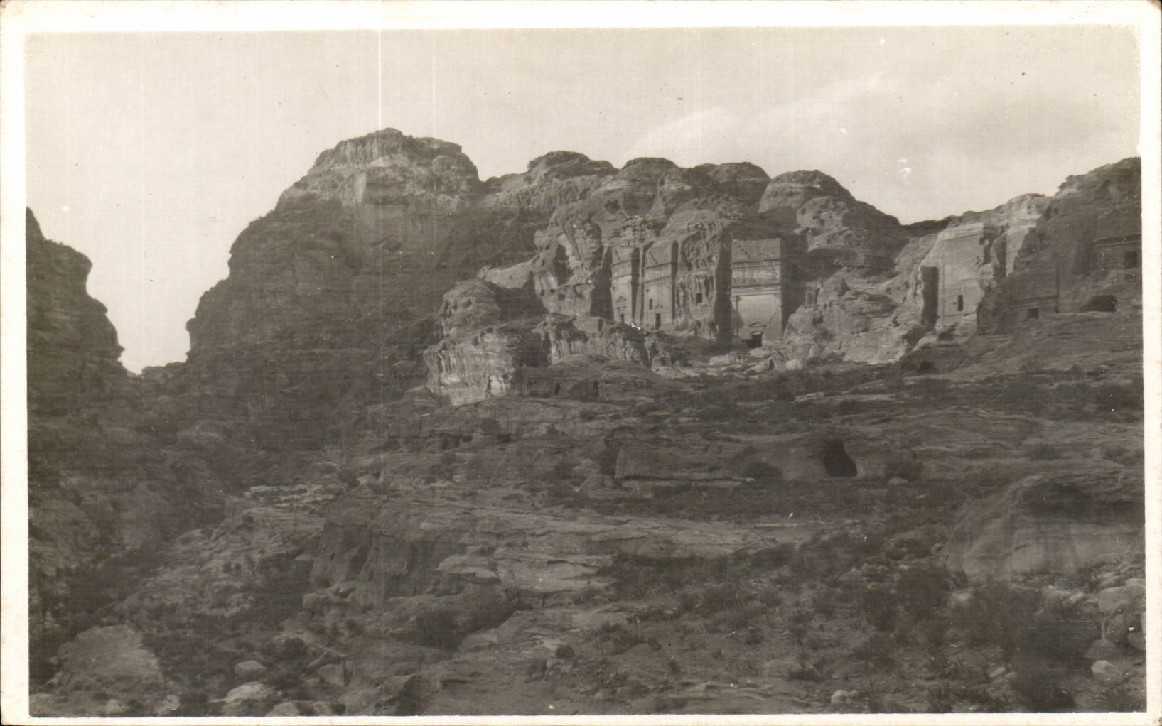 Pétra — Vue des tombes sculptées dans la roche — Carte postale CPAPHIL n°160