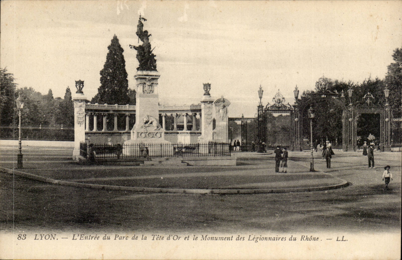 Lyon - L'Entree du Parc de la Tete d'Or et le Monument des Legionnaires du Rhone - enfant - CPA 