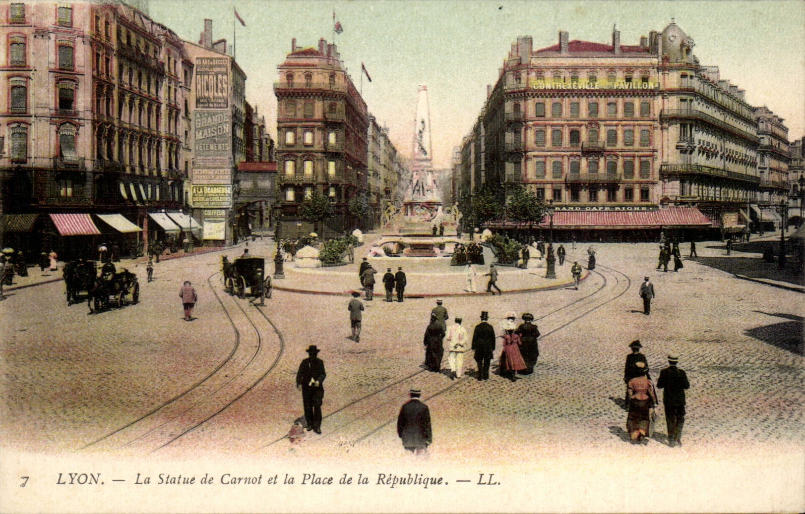 Lyon - La Statue de Carnot et la Place de la Republique - CPA 