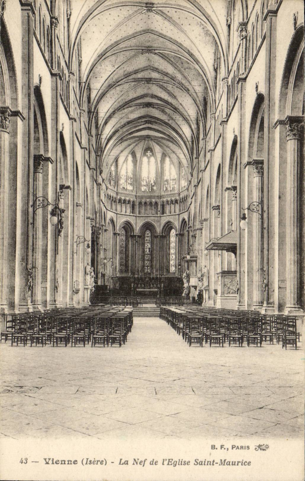 Vienne - La Nef de l'Eglise Saint Maurice - CPA 