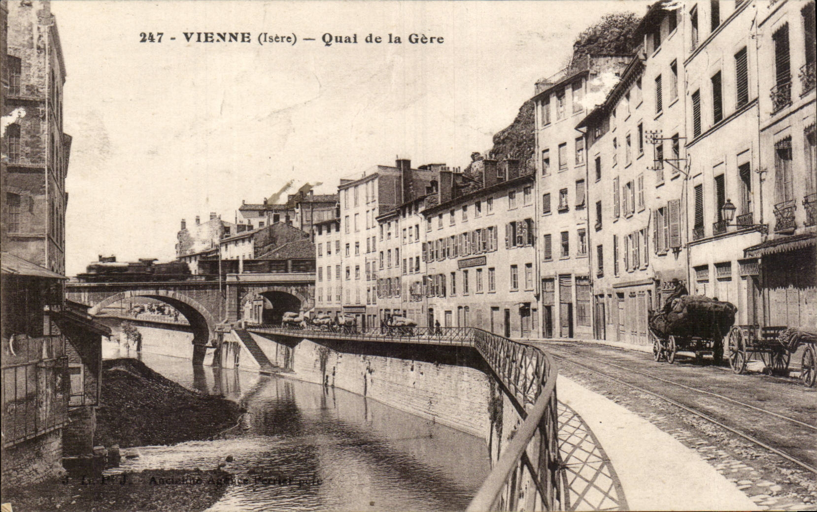 Vienne - Quai de la Gare - CPA (train charette)