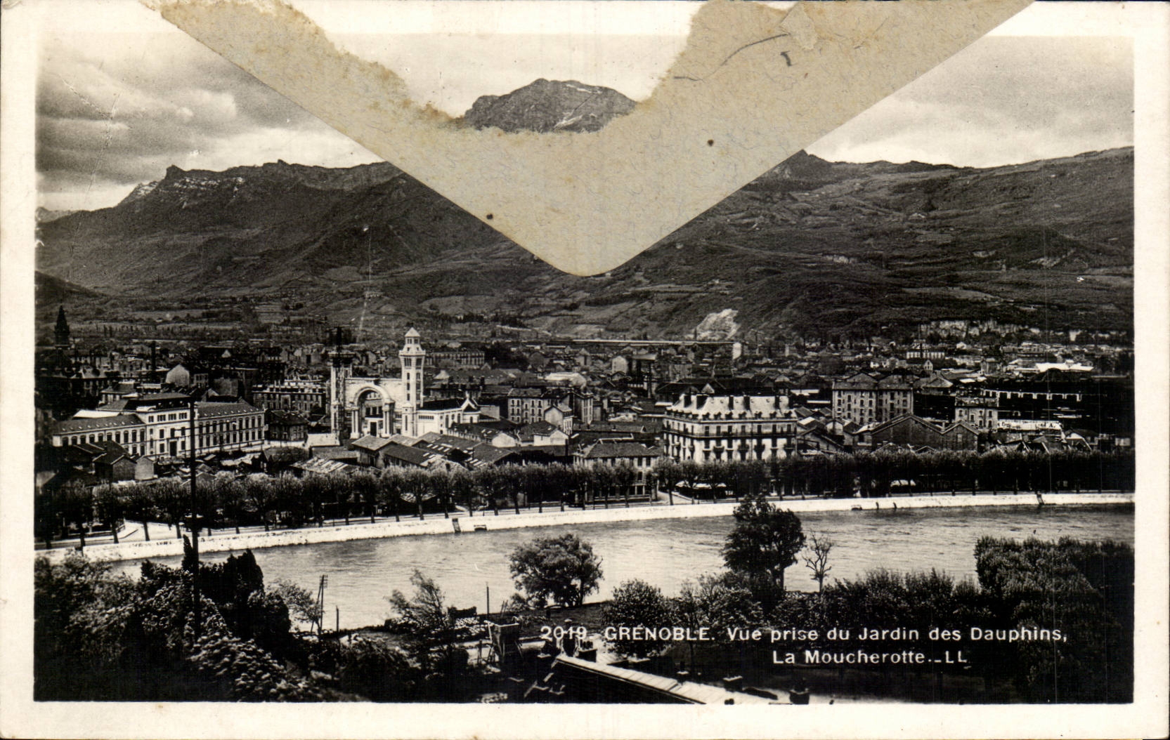 Grenoble — Vue prise du Jardin des Dauphins, La Moucherotte — LL