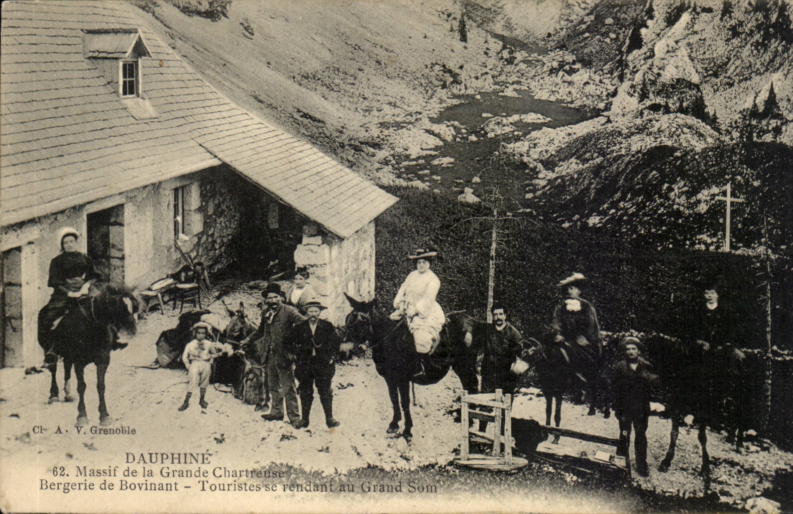 Dauphiné — Macizo de la Grande Chartreuse — Turistas que se dirigen al Grand Som — Cl. A. V. Grenoble