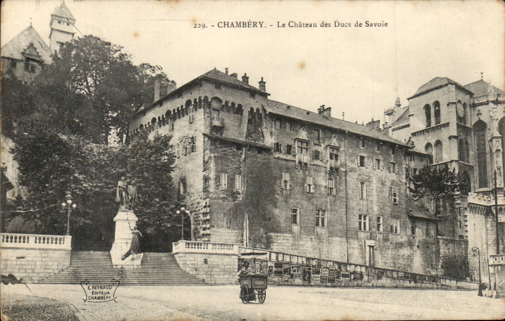 Chambery - Le Chateau des Ducs de Savoie CPA (marchand de glaces)