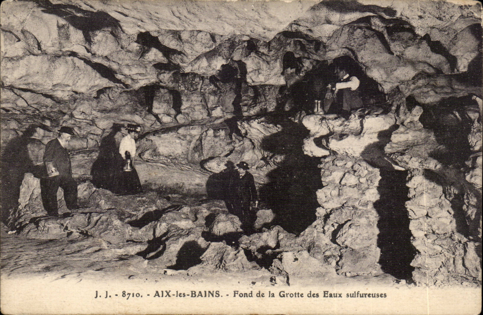 Aix les Bains - Fond de la Grotte des Eaux sulfureuses - CPA 