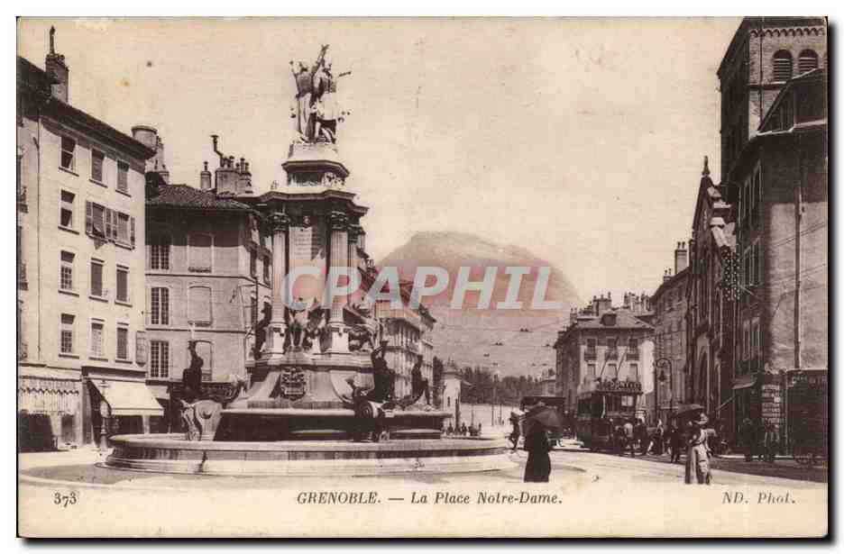 Grenoble — La Place Notre-Dame — ND. Phot.