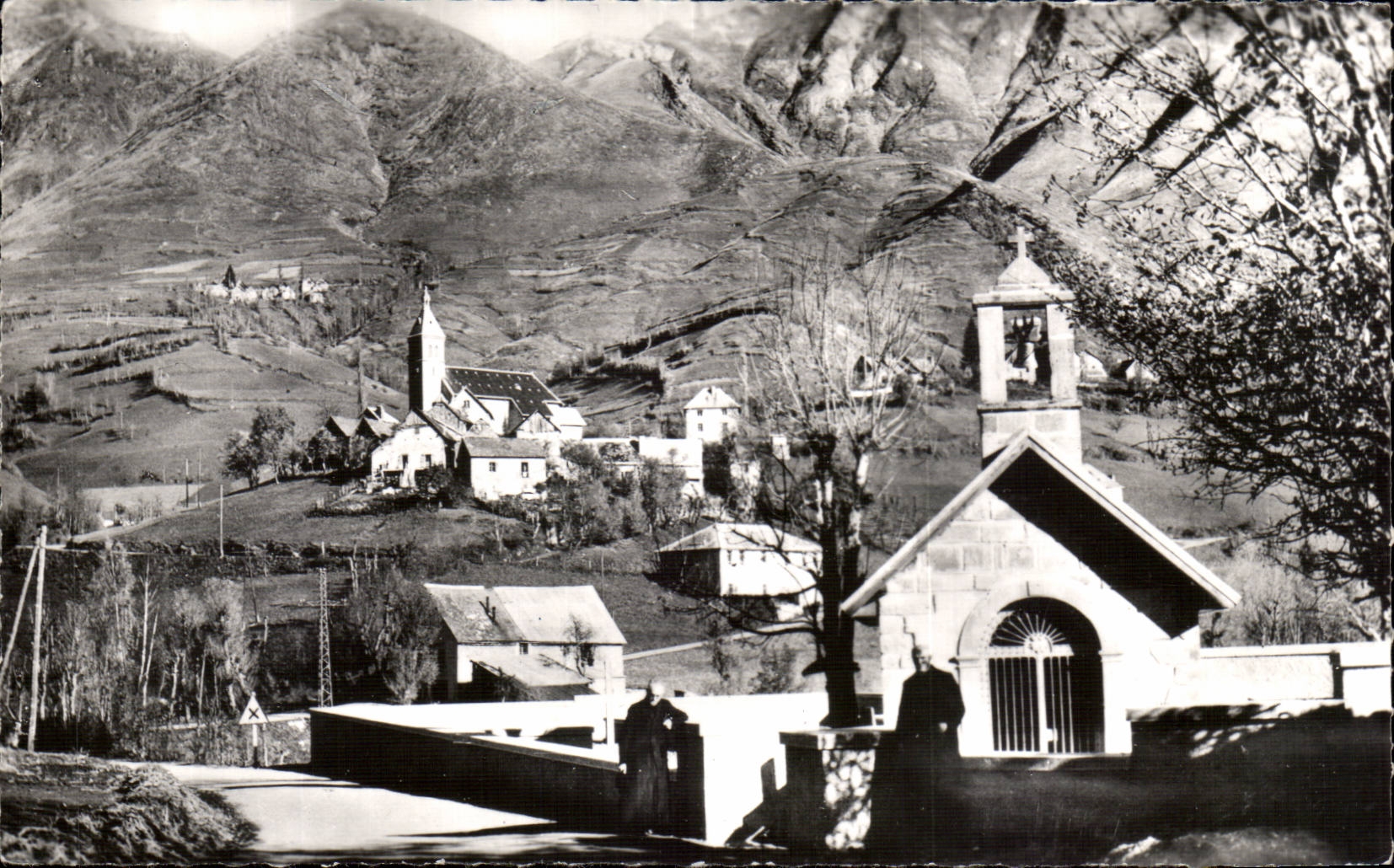 La Salette-Fallavaux — Cimetière des Missionnaires victimes de la catastrophe de l'Obiou (13 Nov. 1950) — Sanctuaire de la Salette